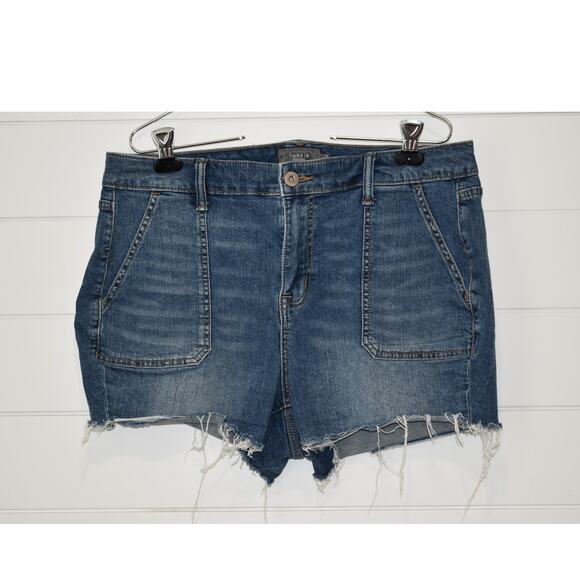 Torrid Shorts Size 14 Denim Cut-Offs Large Pockets Belt Loops Zipper Festival - Picture 2 of 6
